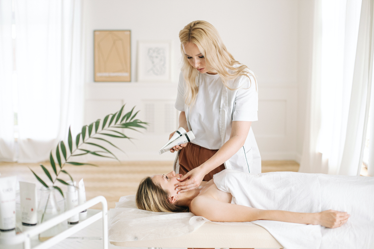 Dermatologist for Skin Cyst Removal in Marbella